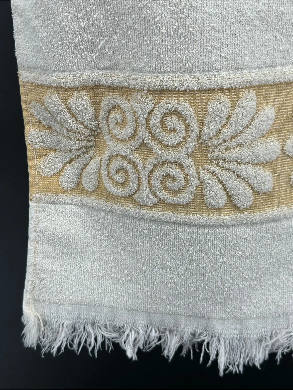 Vintage Cannon Monticello embossed beige/yellow towel